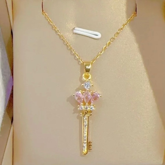 18K Gold  Key Pendant Necklace Simulated Diamond & Rose Quartz Inlay - Picture 4 of 6